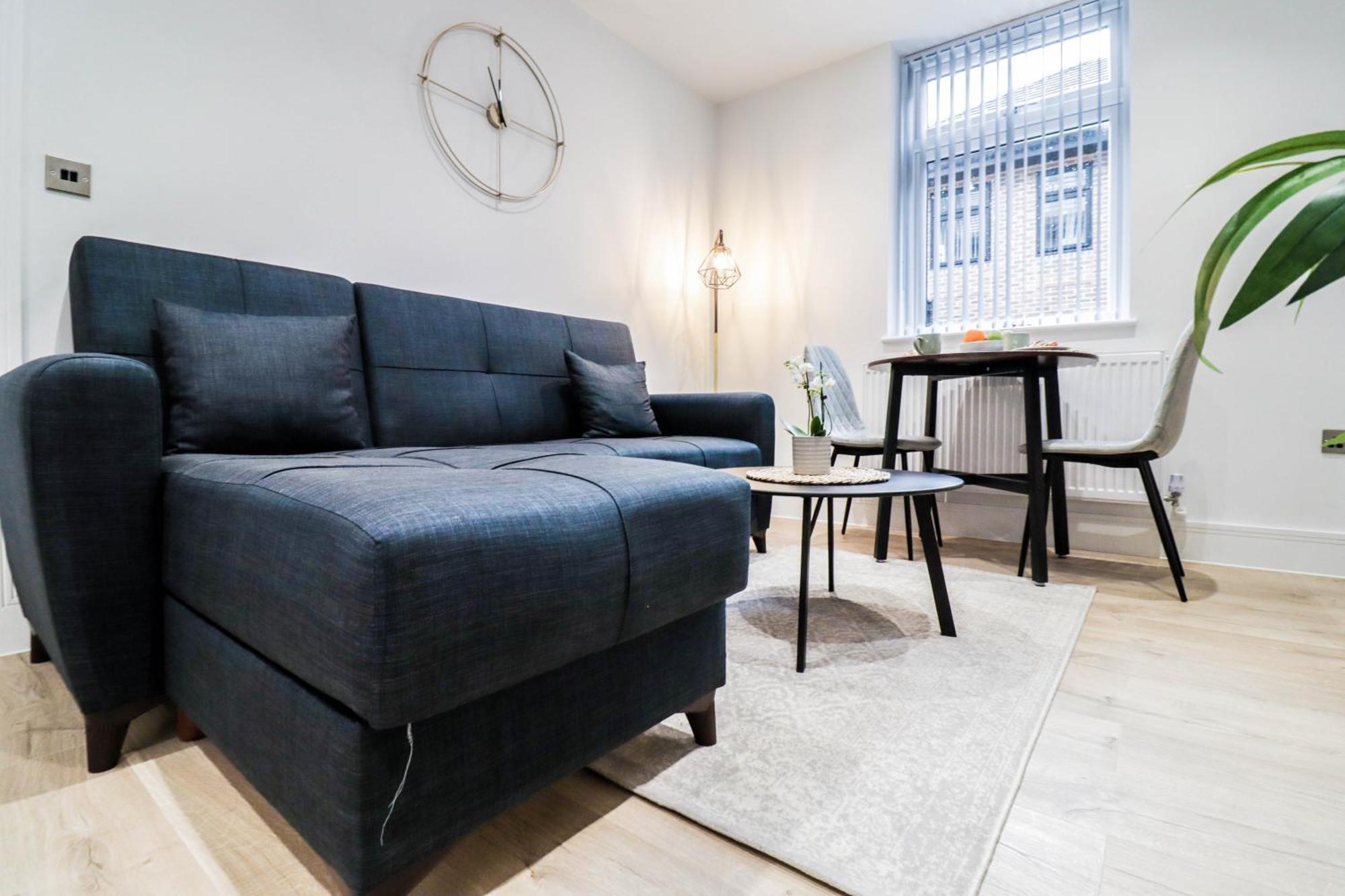 Modern 1-Bed Apartment In Buckinghamshire With Free Wifi, Parking & Garden High Wycombe Buitenkant foto