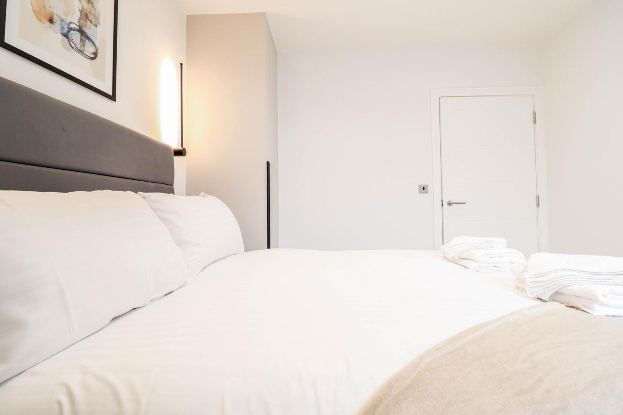 Modern 1-Bed Apartment In Buckinghamshire With Free Wifi, Parking & Garden High Wycombe Buitenkant foto