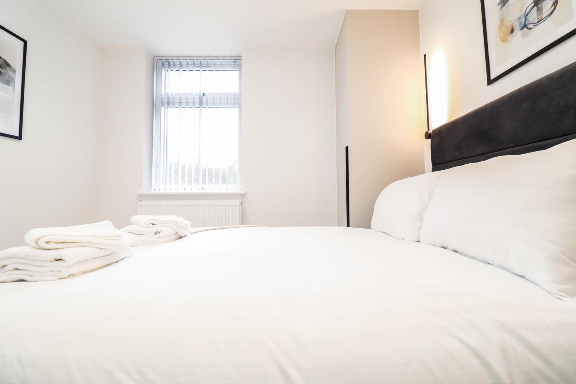 Modern 1-Bed Apartment In Buckinghamshire With Free Wifi, Parking & Garden High Wycombe Buitenkant foto