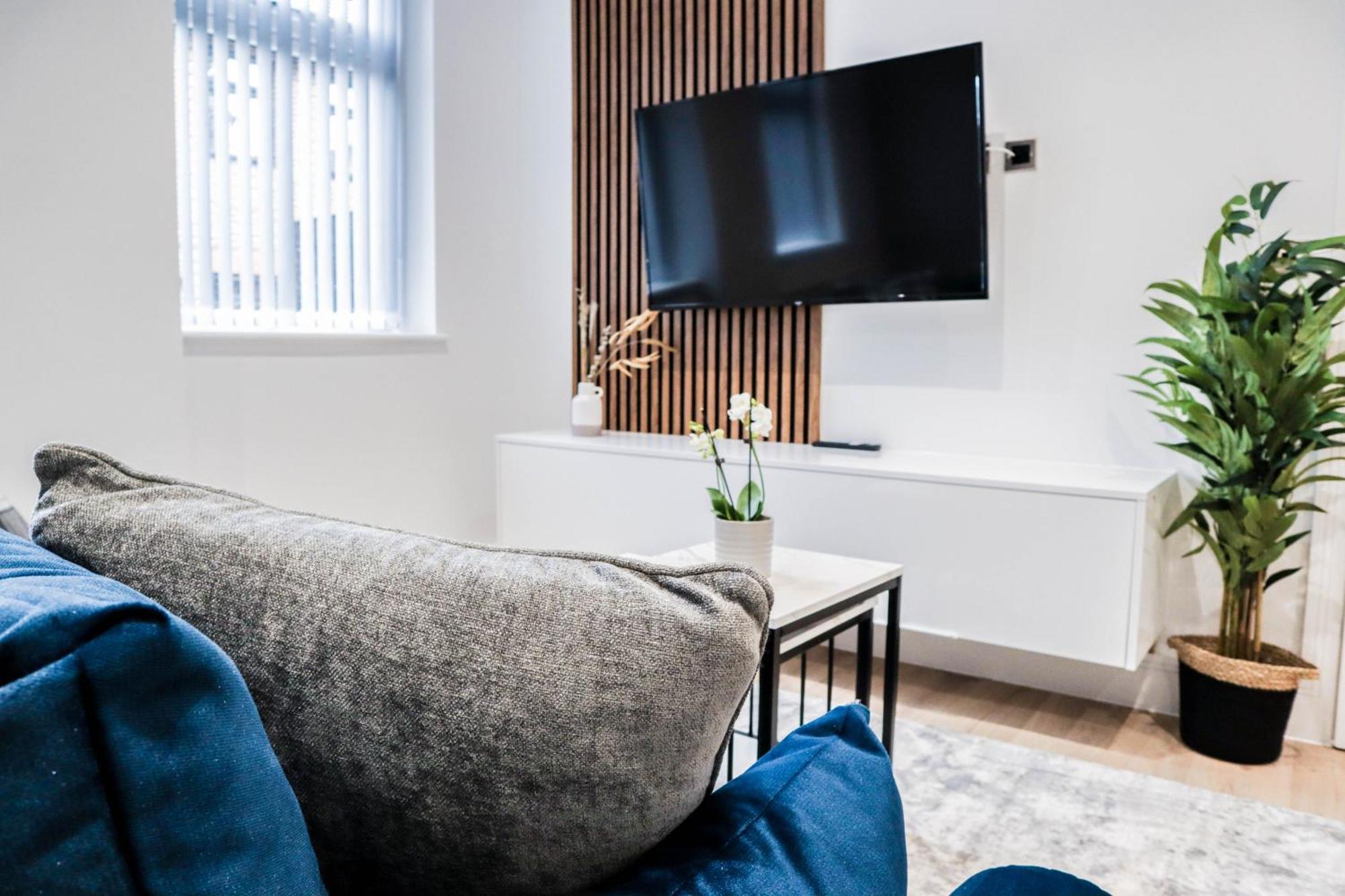 Modern 1-Bed Apartment In Buckinghamshire With Free Wifi, Parking & Garden High Wycombe Buitenkant foto