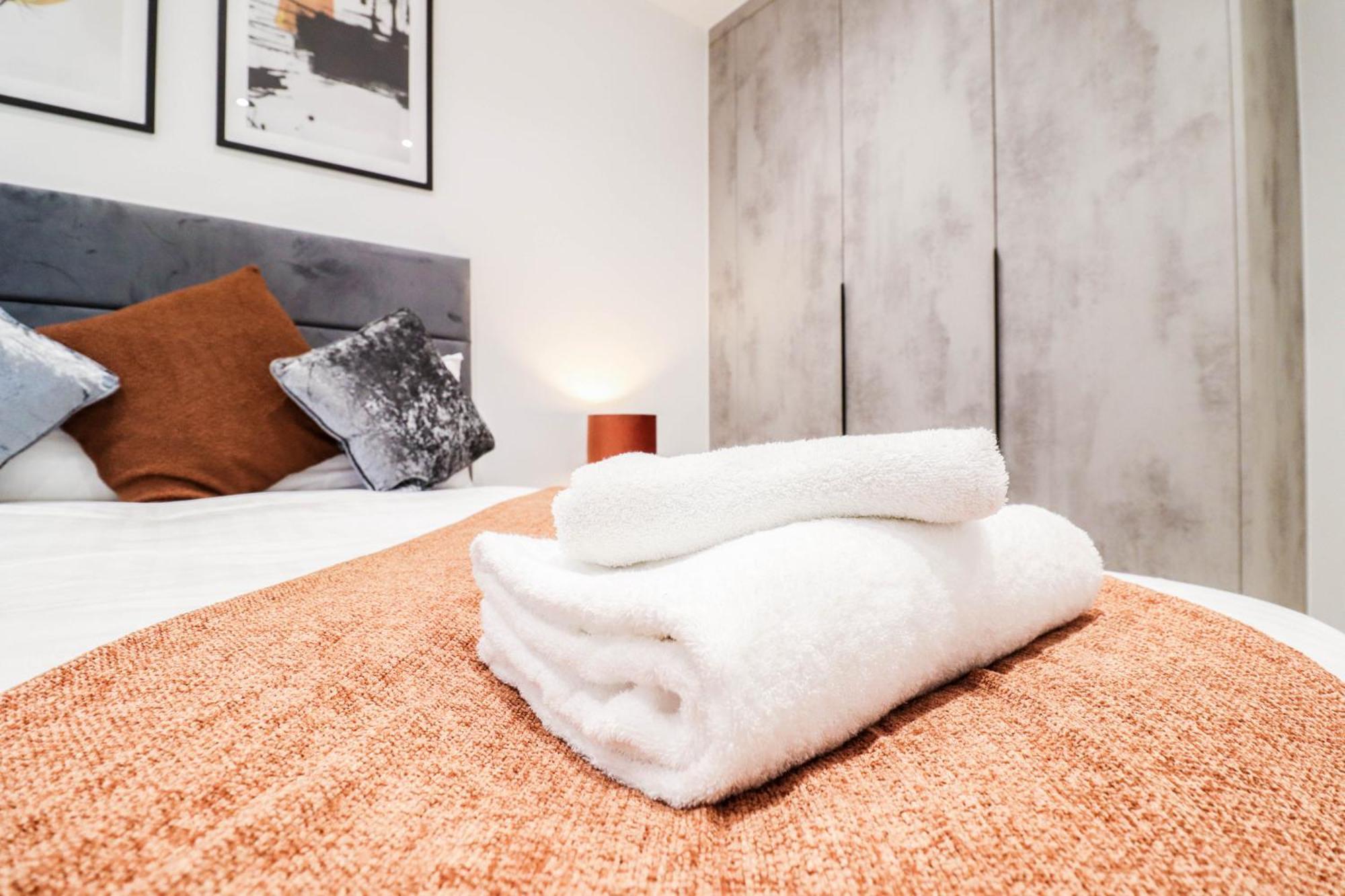 Modern 1-Bed Apartment In Buckinghamshire With Free Wifi, Parking & Garden High Wycombe Buitenkant foto