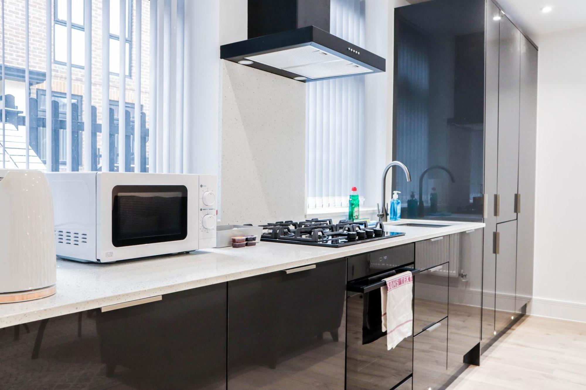 Modern 1-Bed Apartment In Buckinghamshire With Free Wifi, Parking & Garden High Wycombe Buitenkant foto