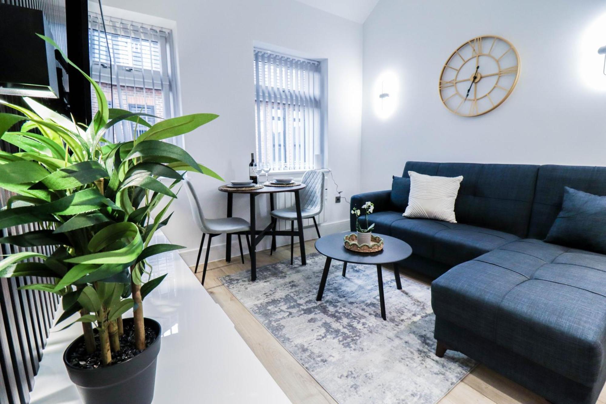 Modern 1-Bed Apartment In Buckinghamshire With Free Wifi, Parking & Garden High Wycombe Buitenkant foto