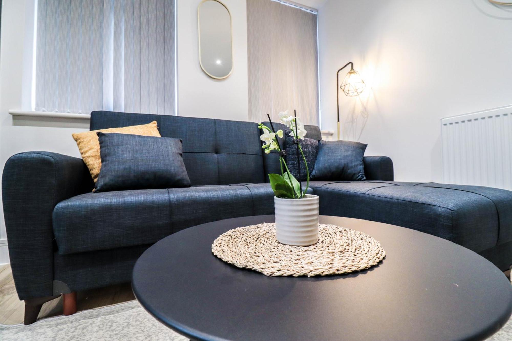 Modern 1-Bed Apartment In Buckinghamshire With Free Wifi, Parking & Garden High Wycombe Buitenkant foto
