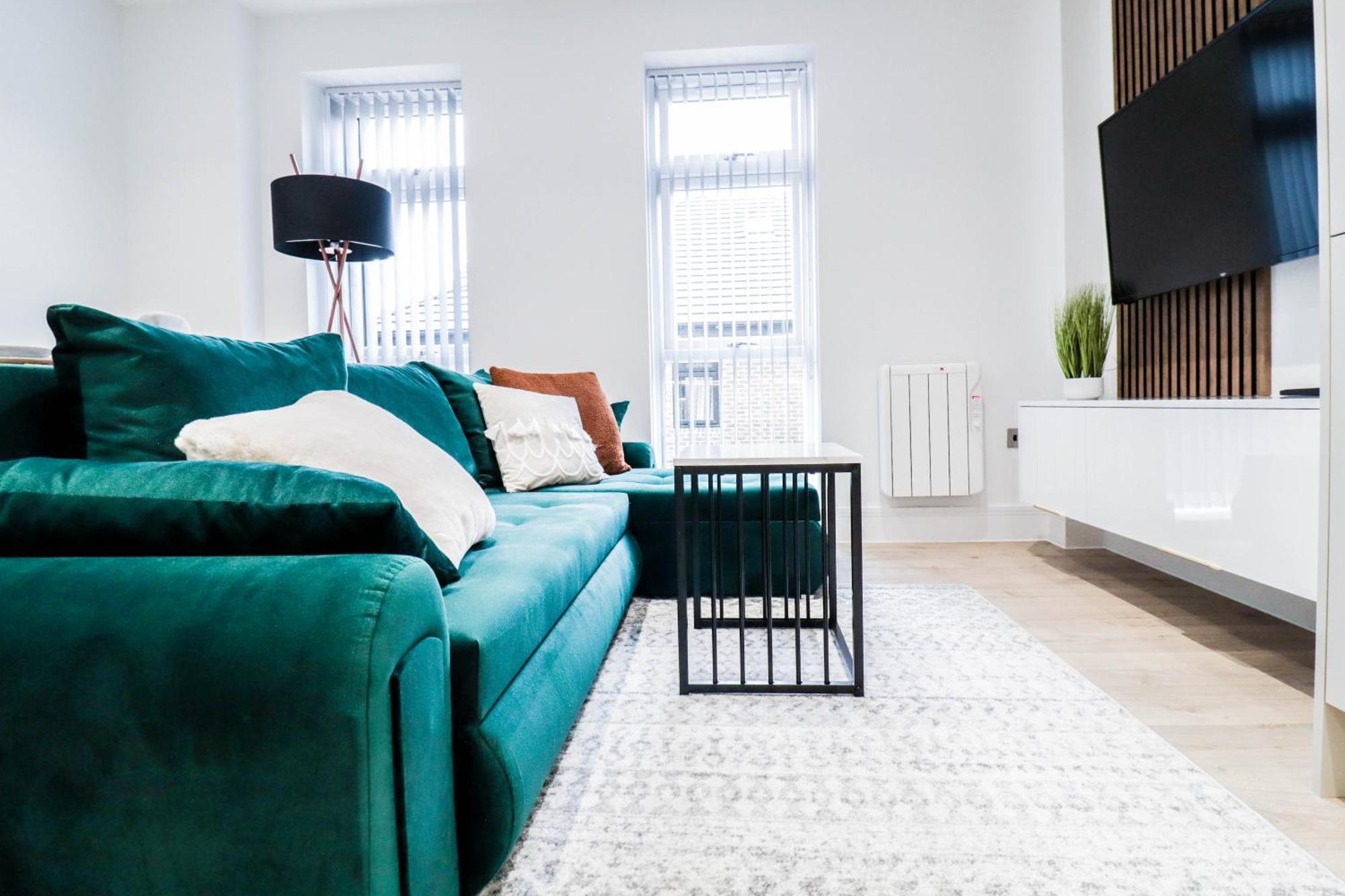 Modern 1-Bed Apartment In Buckinghamshire With Free Wifi, Parking & Garden High Wycombe Buitenkant foto