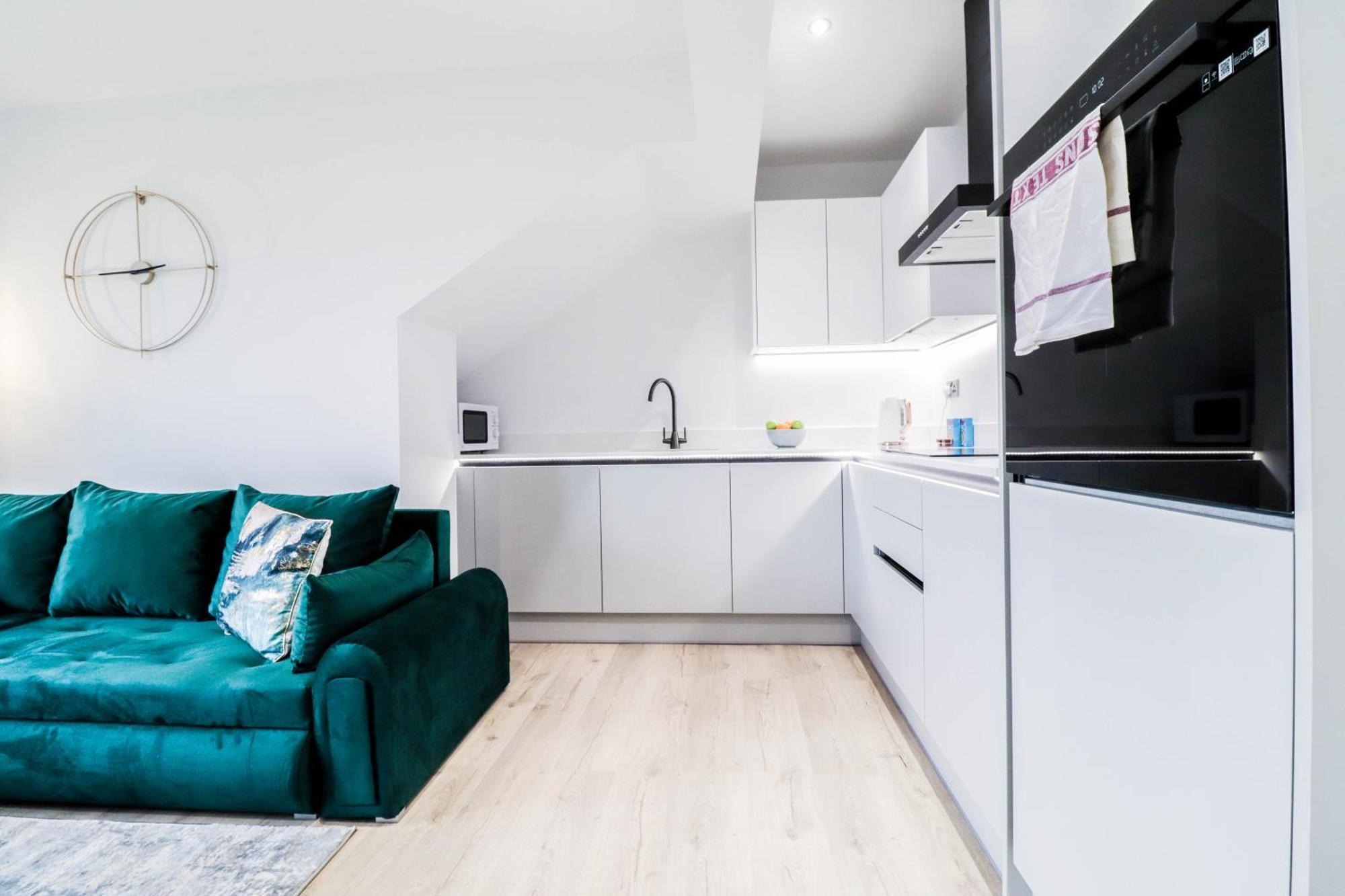Modern 1-Bed Apartment In Buckinghamshire With Free Wifi, Parking & Garden High Wycombe Buitenkant foto
