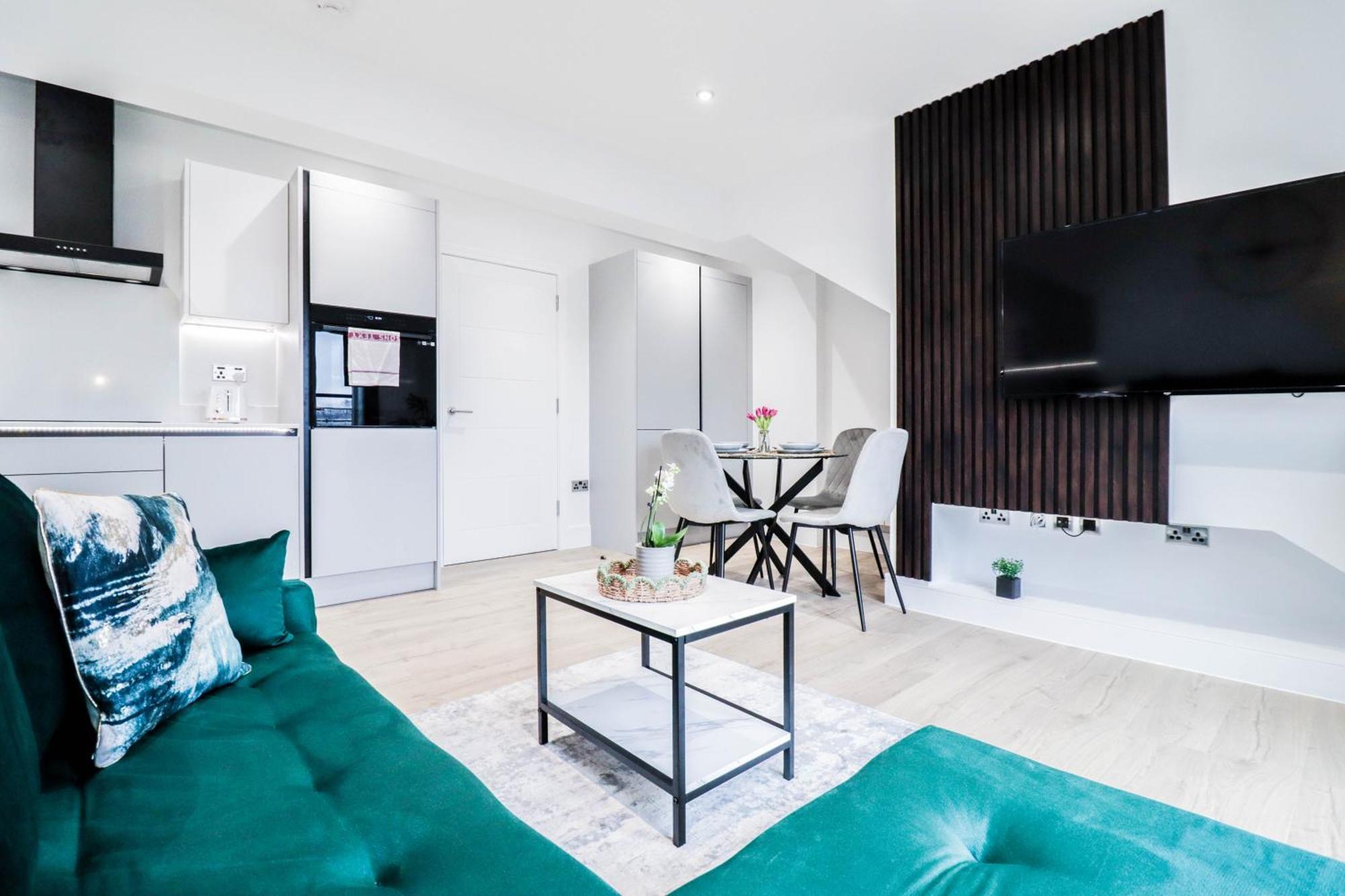 Modern 1-Bed Apartment In Buckinghamshire With Free Wifi, Parking & Garden High Wycombe Buitenkant foto