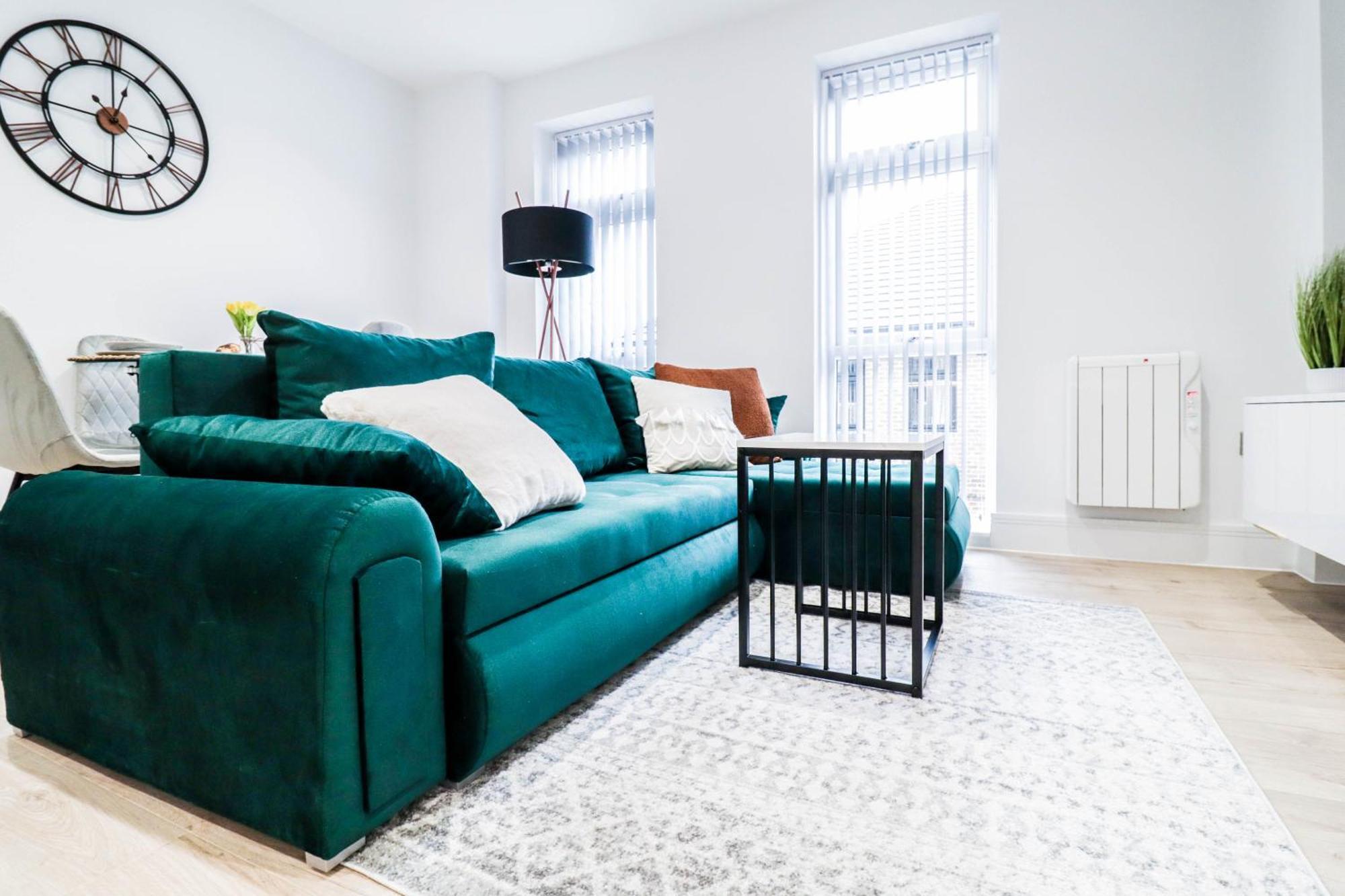 Modern 1-Bed Apartment In Buckinghamshire With Free Wifi, Parking & Garden High Wycombe Buitenkant foto