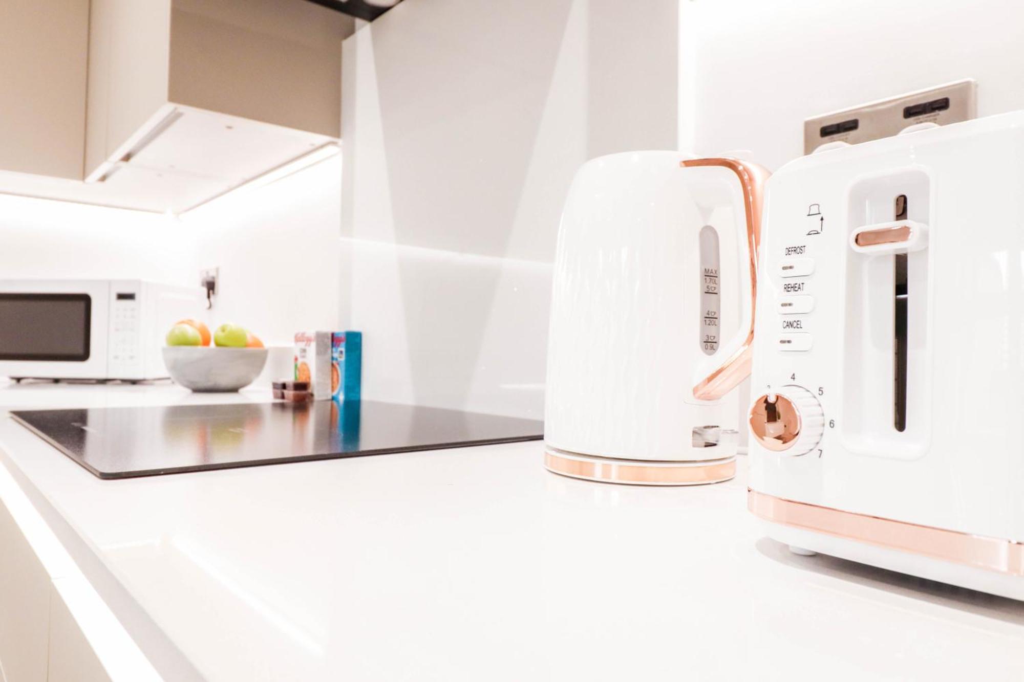 Modern 1-Bed Apartment In Buckinghamshire With Free Wifi, Parking & Garden High Wycombe Buitenkant foto