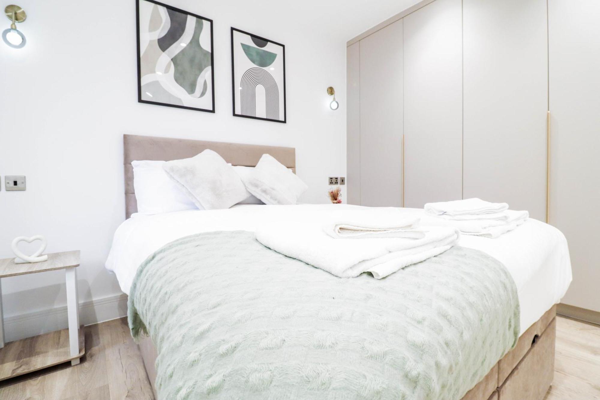 Modern 1-Bed Apartment In Buckinghamshire With Free Wifi, Parking & Garden High Wycombe Buitenkant foto